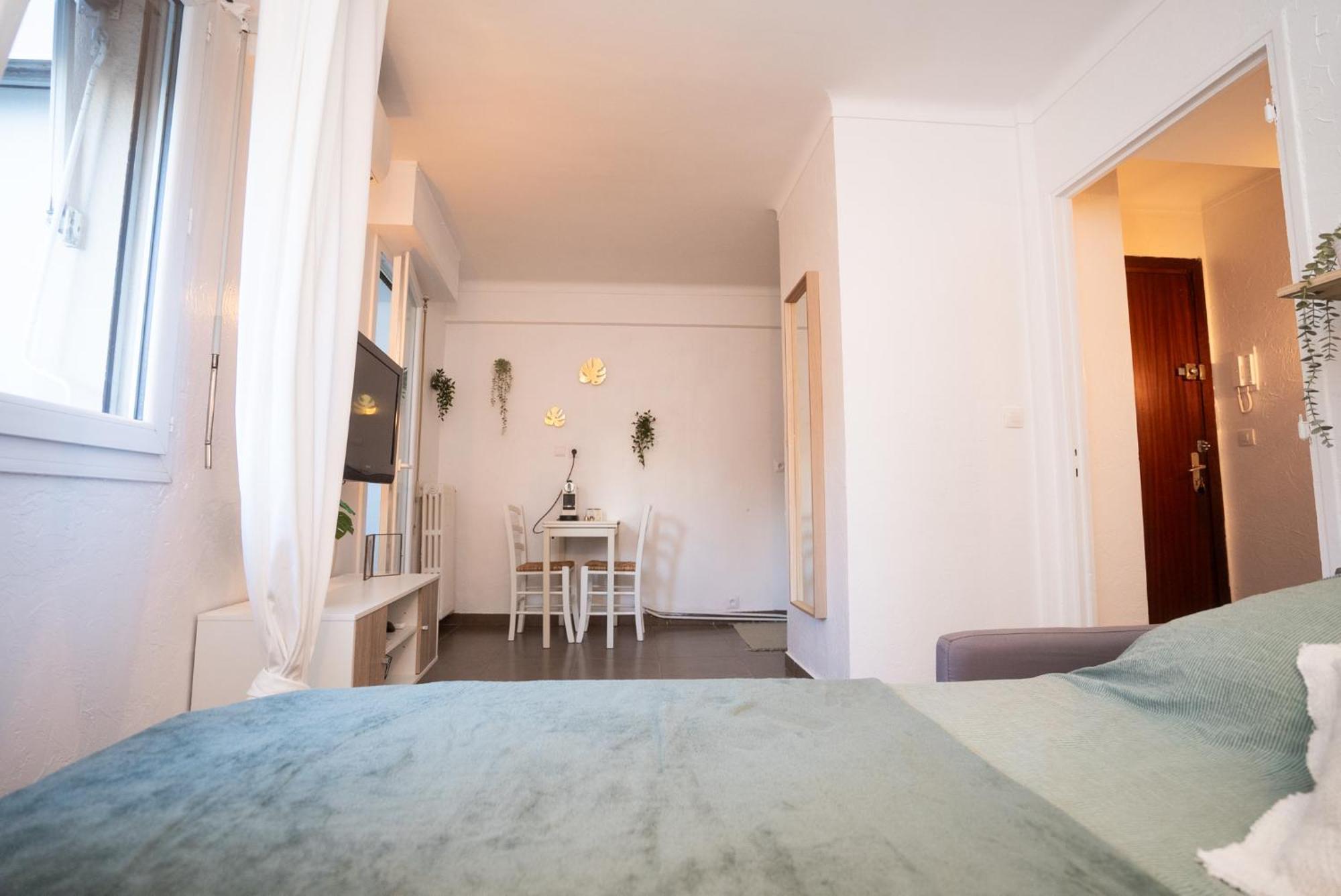Location Studio Avec Loggia Lejlighed Antibes Eksteriør billede